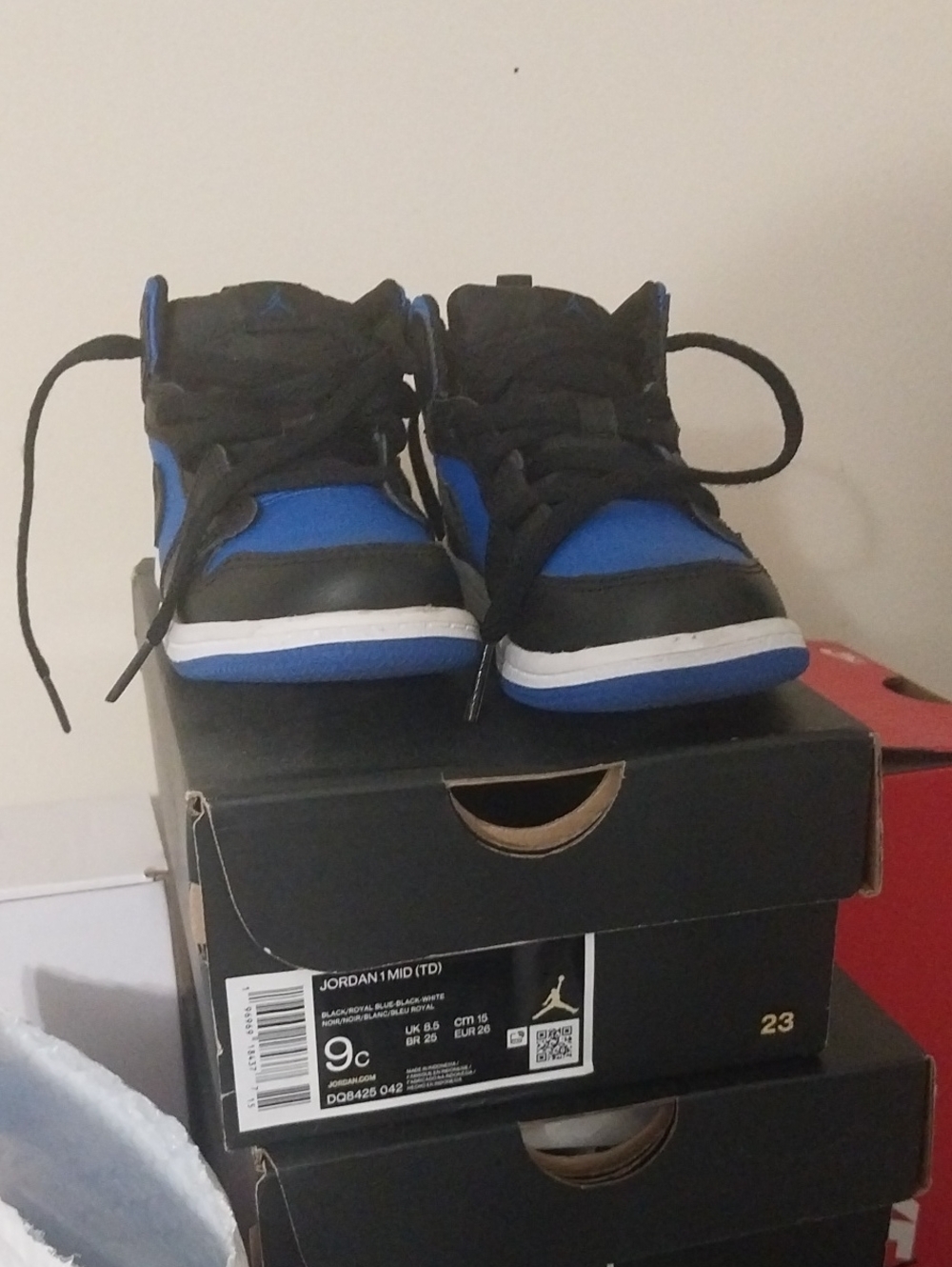 Jordan 1 Mid - Picture 2 of 4
